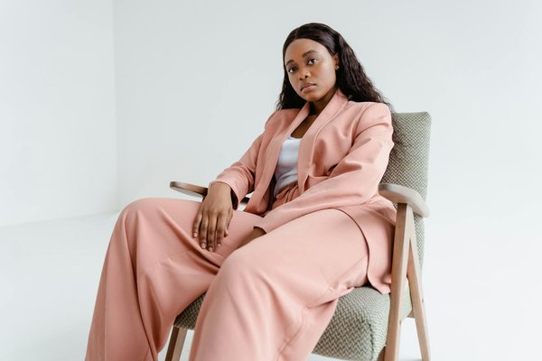 How can you transform your space with the understated elegance of grey tiles ?